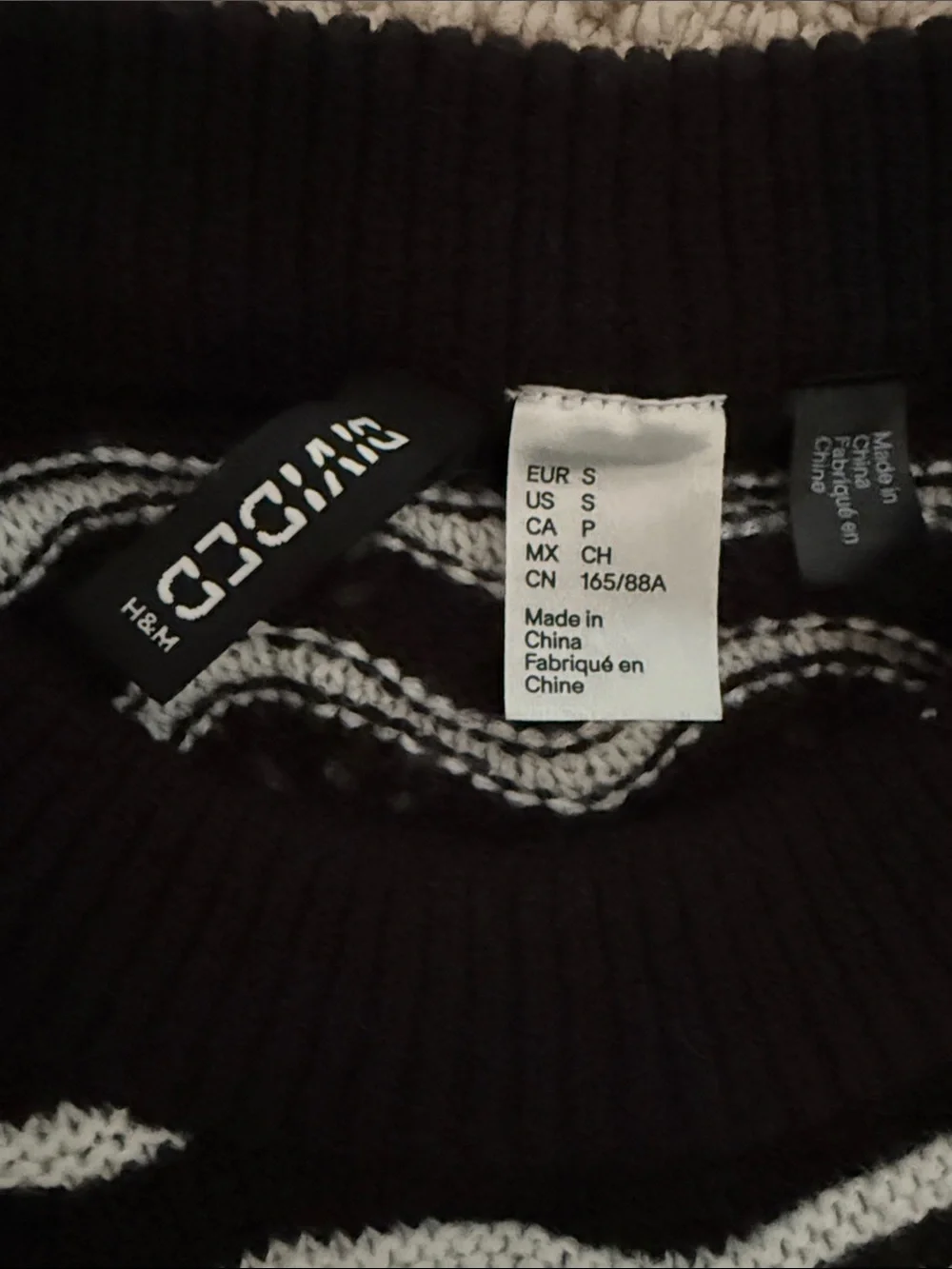 Divided by H&M Size Small Women's Black & White Wave Knit Sweater